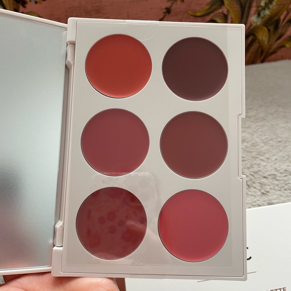 Iconic London Multi-use Lip and Cheek Palette - Picture 6 of 6